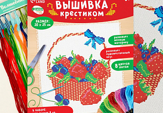 Вышивка крестиком "Корзинка с ягодой" 25х20см